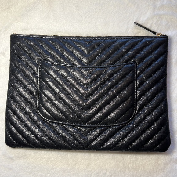 CHANEL CLUTCH - Picture 4 of 16